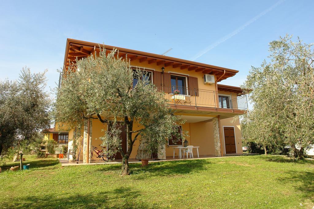 B&B Agli Ulivi Манерба-дель-Гарда Екстер'єр фото